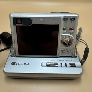 BROKEN Casio Exilim 5.0 Mega Pixels Compact Digital Camera w/manual FOR PARTS